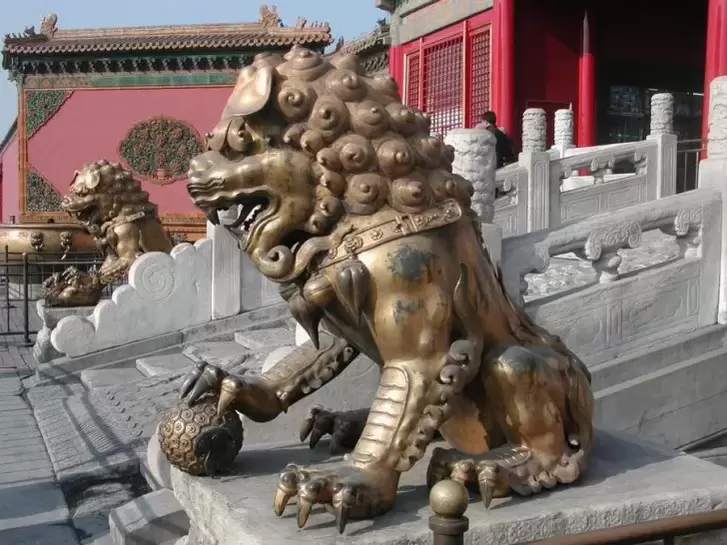 Amuleto de buena suerte, león guardián real